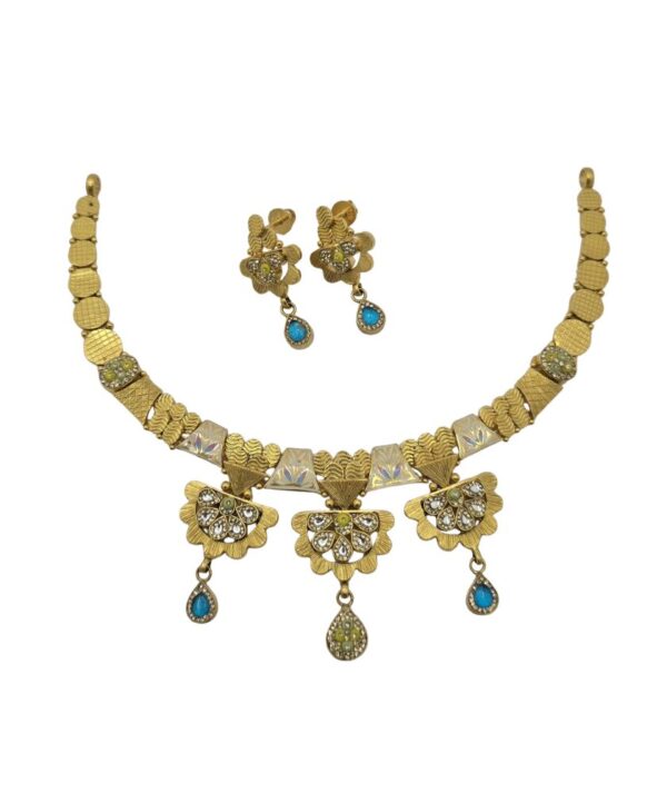 6 Noorika Gold Elegance