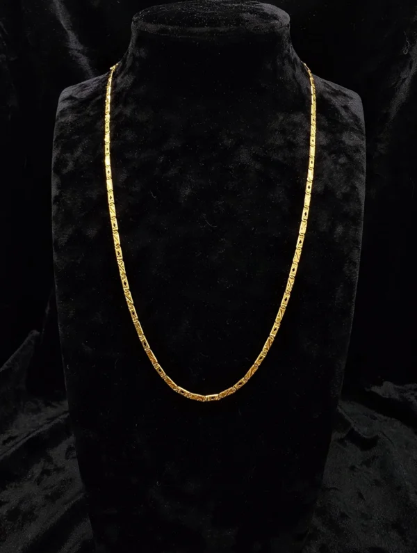 gold_chain_black_velvet_1 CHAIN