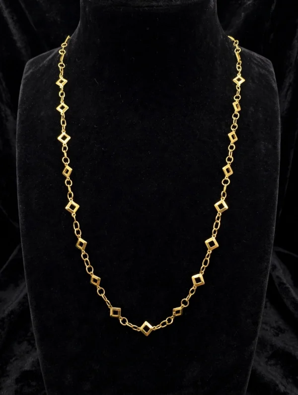 luxury_gold_necklace_black_velvet CHAIN